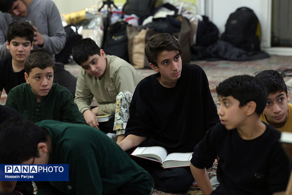 اعتکاف دانش‌آموزی در مسجد جامع امام جعفر صادق(ع) اقدسیه