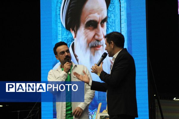 آیین تجلیل از برگزیدگان چهل و دومین دوره مسابقات فرهنگی و هنری دانش‌آموزان شهر تهران