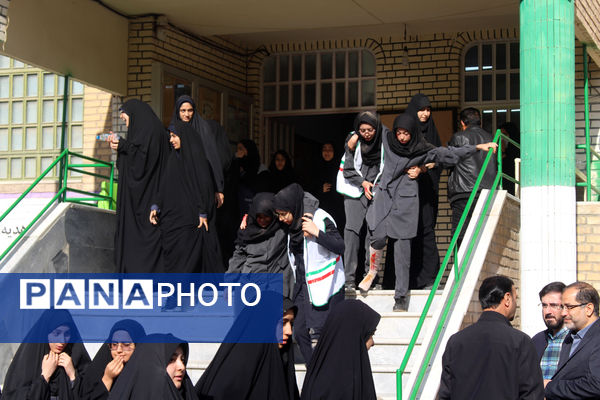 مانور زلزله و ایمنی در دبیرستان شاهد رضویه قم