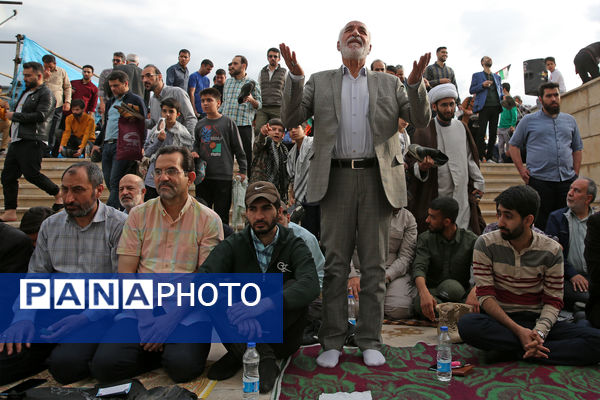 اقامه نماز عید فطر به امامت رهبر انقلاب اسلامی