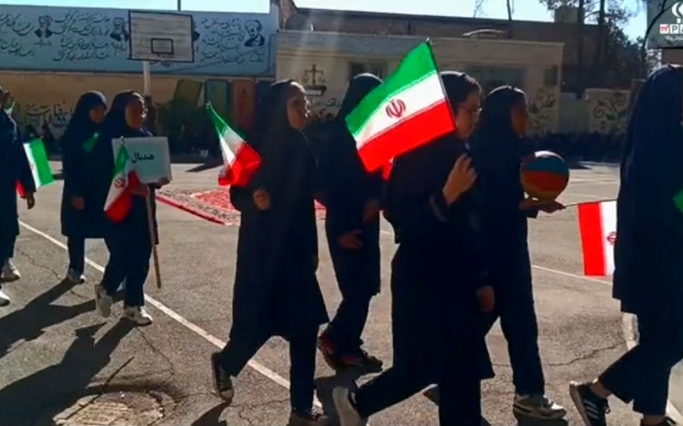 المپیاد درون مدرسه ای به مناسبت هفته‌ی تربیت بدنی و ورزش در دبیرستان فرهنگ ناحیه۳