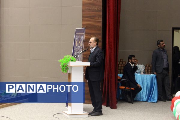 تقدیر از دانش‌آموزان و فرهنگیان برگزیده مسابقات قرآنی در استان قم