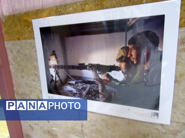 برپایی نمایشگاهی از شهدا در دبیرستان هیأت‌امنایی حضرت معصومه (س) ناحیه 4 کرج