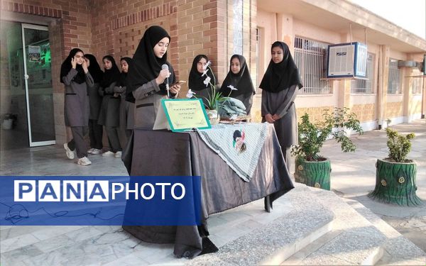 برگزاری‌ مراسم‌‌‌ هفته‌ بهداشت‌ روان‌‌ و‌ معرفی‌ همیاران‌ مشاور‌‌ در‌ دبیرستان‌ نمونه‌اندیشه‌