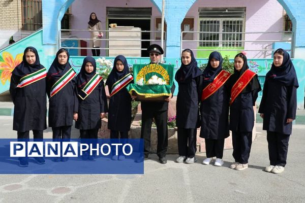 حضور کاروان زیر سایه خورشید در متوسطه آیین تربیت اندیشه