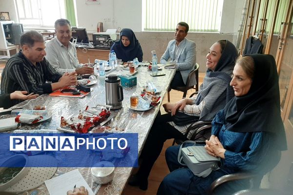 جلسه انجمن اولیا و هیات امنا در مدرسه پویش ناحیه ۳ شیراز