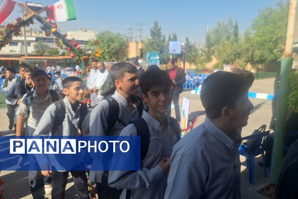 مهر با مقاومت همگام در دبیرستان هیأت امنایی رازی ناحیه چهار شیراز 