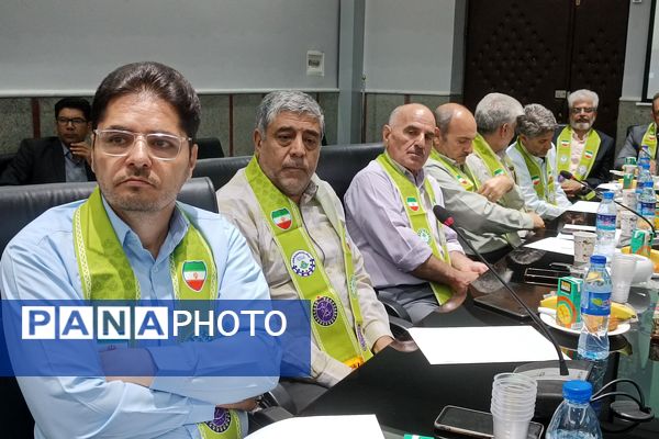 نشست هم‌اندیشی پیشکسوتان سازمان دانش‌آموزی استان کرمانشاه