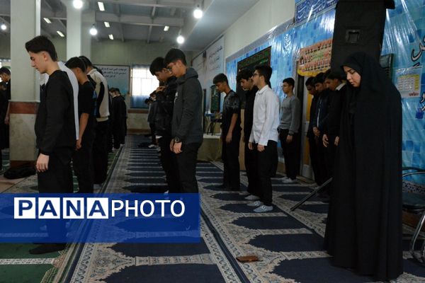 نماز باران در مدرسه شهدای علم و فناوری بهارستان‌دو