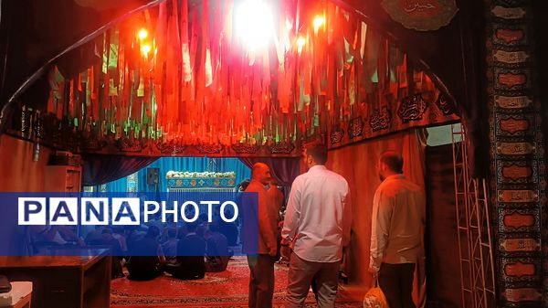 جشن میلاد حضرت زینب(س) با حضور پرشور مردم یاسوج در حرم امامزاده عبدالله(ع) 