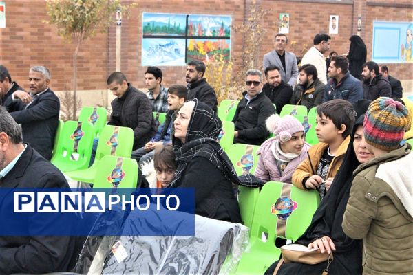 جلوه‌هایی از یادواره شهدا در دبستان استثنایی باغچه‌بان قم