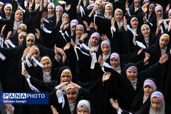 آیین تجهیز ۴۰۰۰ کتابخانه کلاسی با حضور وزیر آموزش و پرورش