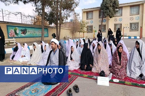 اقامه نماز باران در دبیرستان شهید مجید دهنوی نیشابور 