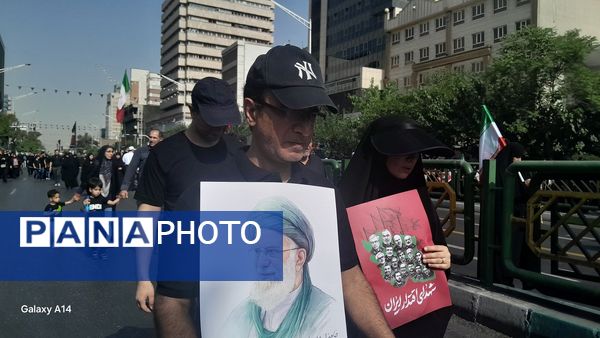 تشییع پیکرهای مطهر فرماندهان بر دستان مردم قدرشناس 