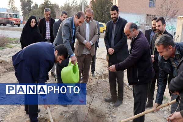 آیین روز درختکاری در هنرستان کشاورزی شهید باهنر پاکدشت 