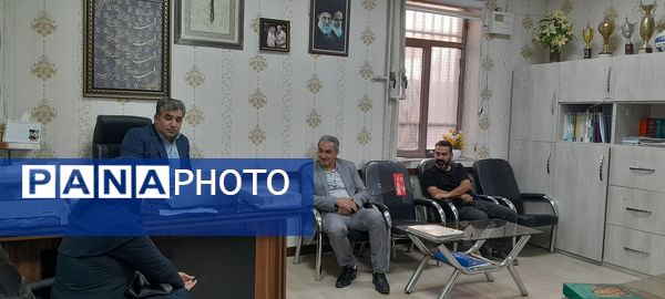 دیدار ماهانه اولیا با دبیران در شهیدستان انقلاب اسلامی ناحیه ۳ کرج