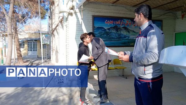 آیین تجلیل و قدردانی از برترین‌های مسابقات فوتسال درون مدرسه‌ای در دبیرستان امام رضا (ع) 