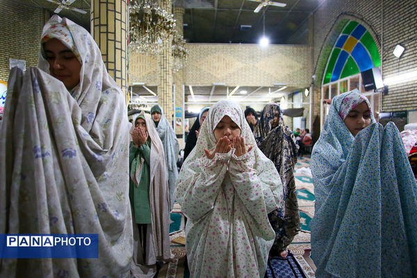 اعتکاف دانش‌آموزی در مسجد قائمیه