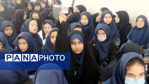  تقدیر از فعالین حجاب و عفاف در دبیرستان شاهد تکتم