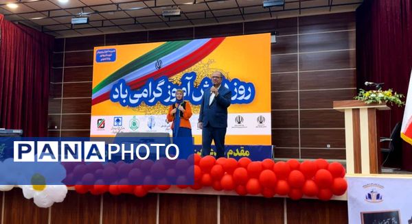 فریادهای همدلی و امید در بوشهر؛ دانش‌آموزان در تالار لیان یاد ۱۳ آبان را جاودانه کردند