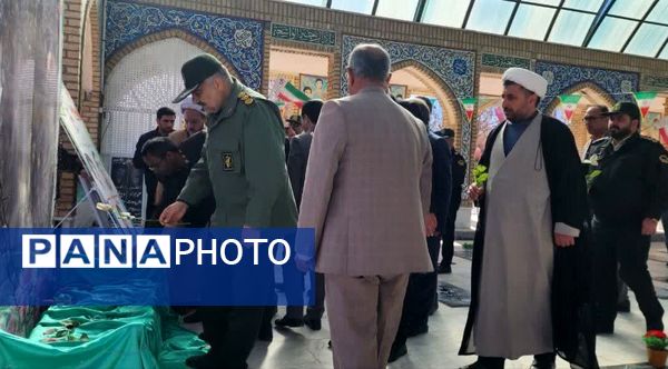 گلباران گلزار شهدای خلیل‌آباد در دهه فجر