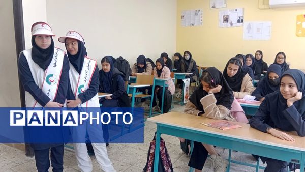 زمین لرزید ، اما دانش آموزان ۱۳ آبان استوار ایستادند