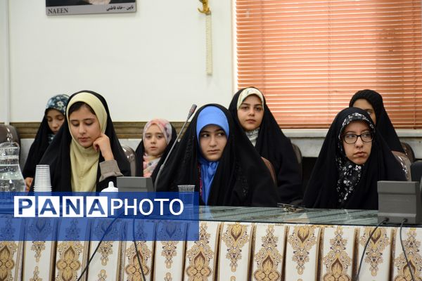 تجلیل از دانش‌آموز خبرنگاران پانا شهرستان نایین 