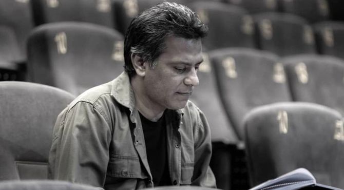 مجتبی جدی «شکستن امواج» را به صحنه می‌آورد