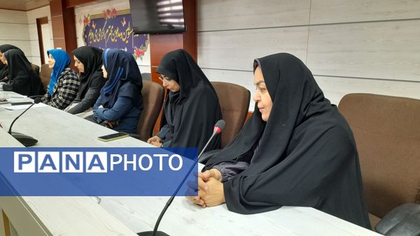 مراسم تجلیل از زحمات بانوان اداره آموزش و پرورش ملارد به مناسبت روز مادر 
