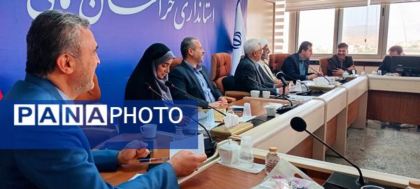 نشست بین نسلی دانش‌آموزان دختر منتخب با حضور مشاور وزیر و استاندار 
