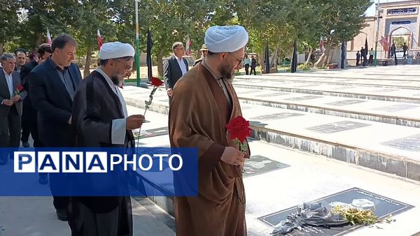 مراسم غبارروبی و عطرافشانی مزار مطهر شهدای اهر به‌مناسبت هفته دولت 