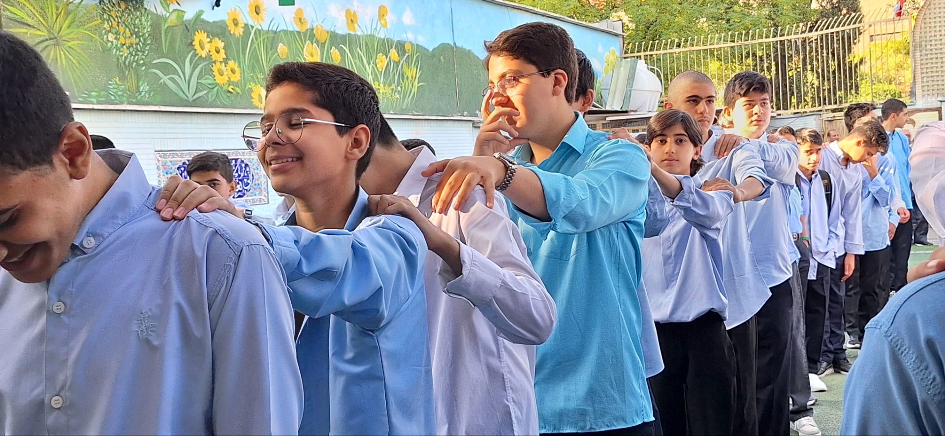 بازگشایی مدرسه شهید مطهری با لبخند مهر 