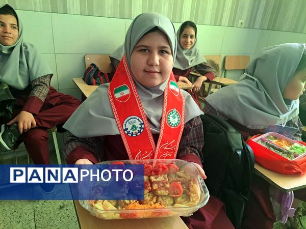 جشن روز جهانی تخم مرغ در دبستان دخترانه الزهرا یزد