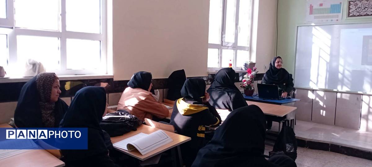 دومین جلسه هدایت تحصیلی پایه نهم در دبیرستان مادرمهربان خلیل آباد