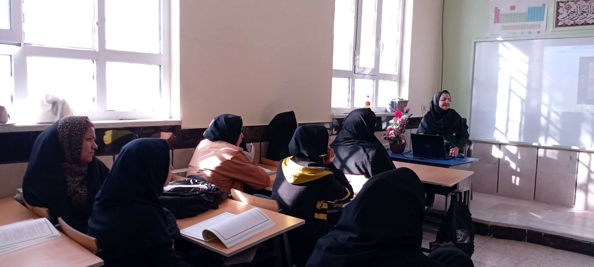 دومین جلسه هدایت تحصیلی پایه نهم در دبیرستان مادرمهربان خلیل آباد