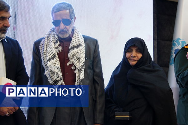 آیین رونمایی کتاب سبیل صورتی در یزد