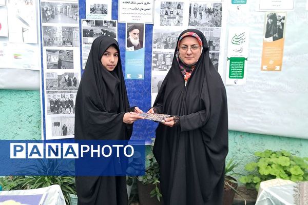 برپایی غرفه‌های اتحادیه انجمن‌های اسلامی در شهرستان فیروزکوه