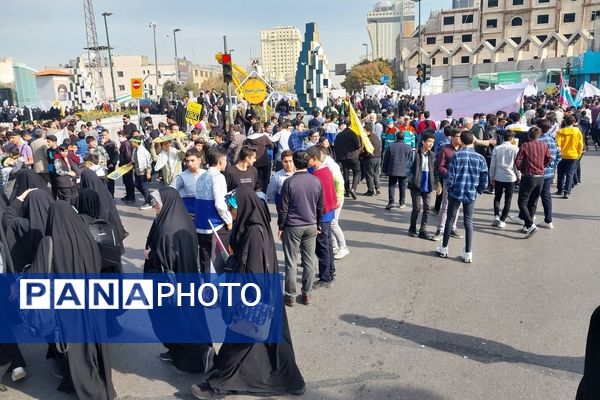 راهپیمایی 13آبان در میدان بسیج مشهد