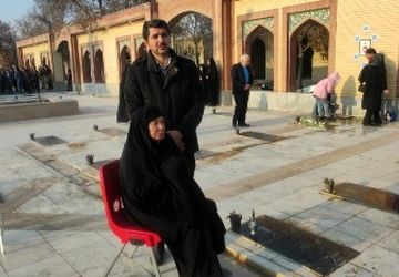 گفتگو با خانواده «شهید محمدرضا دولت» در مزار شهید