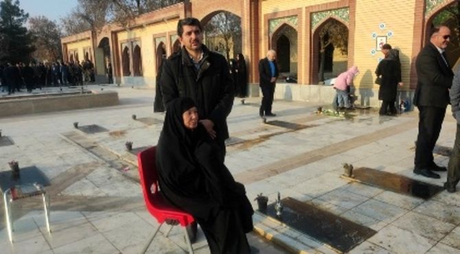 گفتگو با خانواده «شهید محمدرضا دولت» در مزار شهید