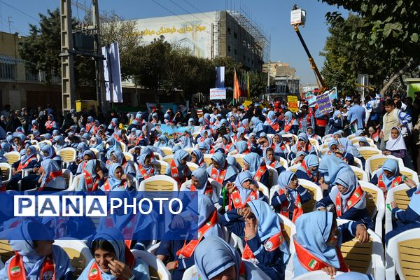 تجلی اقتدار مردم بهارستان در راهپیمایی ۱۳ آبان