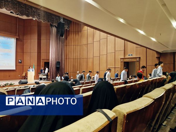 آیین تجلیل از منتخبان چهل و دومین دوره مسابقات قرآن و عترت و نماز در ناحیه ۳ مشهد مقدس
