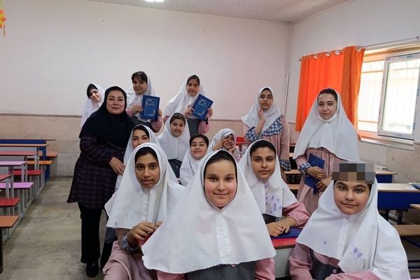 عکس یادگاری کلاس ۸.۳ مدرسه پروین اعتصامی