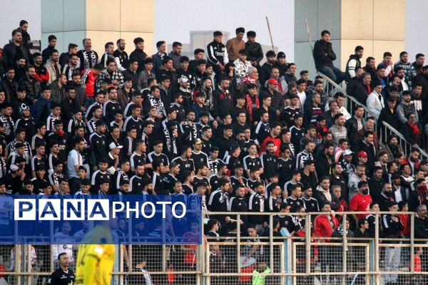 برد شیرین تراکتور در خانه مقابل چادرملو 