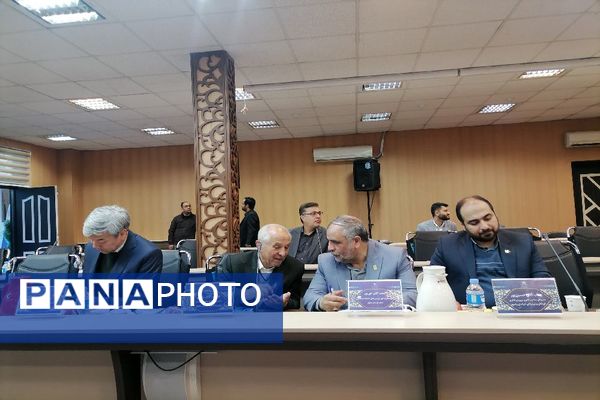 نشست مشترک اعضای کمیسیون آموزش و تحقیقات مجلس، مدیران آموزش و پررش استان خراسان رضوی و وزیر آموزش وپرورش در مشهد
