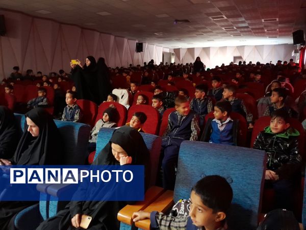 اکران نمایش عروسکی در منطقه رضویه 