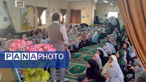 جشن ولادت حضرت علی( ع) و روز پدر در دبستان شاهد حاج تقی آقا بزرگ ناحیه یک مشهد