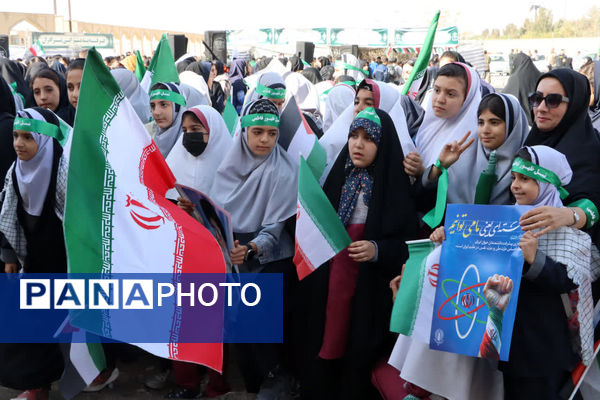 راهپیمایی روز دانش‌آموز در محمدشهر کرج 