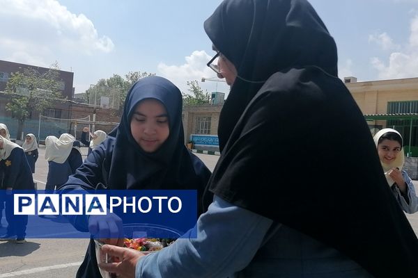 شادی دانش‌آموزان دبستان شهید خلیل طهماسبی مشهد در تحقق وعده صادق
