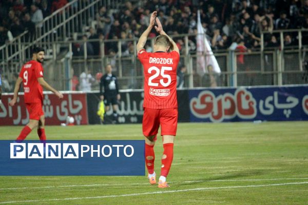 برد شیرین تراکتور در خانه مقابل چادرملو 